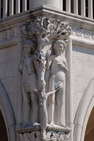 Detail Doge Palace Statues Adam Eve Mark Square Venice Italy — Stock Photo, Image