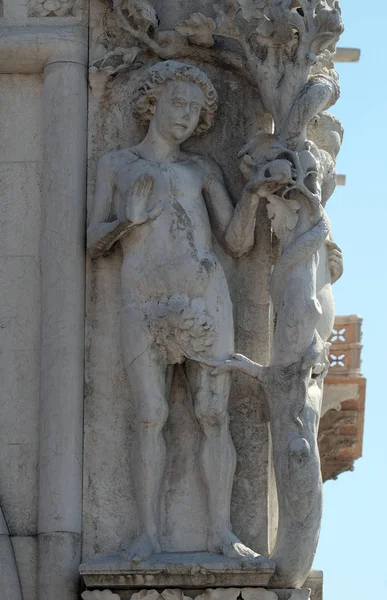 Detalj Den Dogepalatset Med Statyn Mark Square Venedig Italien Adam — Stockfoto
