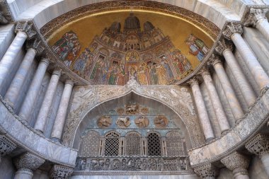 Saint Mark, mozaik San Marco Bazilikası, Venedik, İtalya, Unesco Dünya Mirası cephesinde gövdesini tercümesi