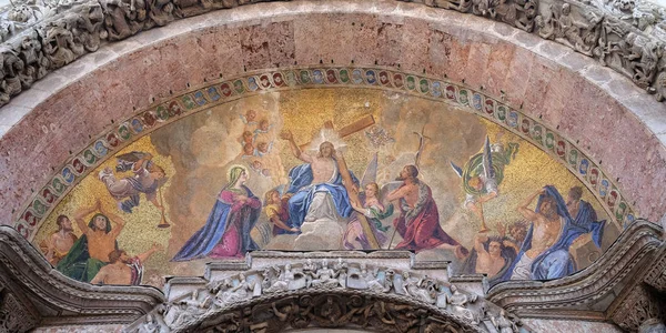キリストの栄光 ベゼルの大きいアーチ マルコ寺院 マルコ広場ヴェネツィア イタリア ユネスコ世界遺産のファサード — ストック写真