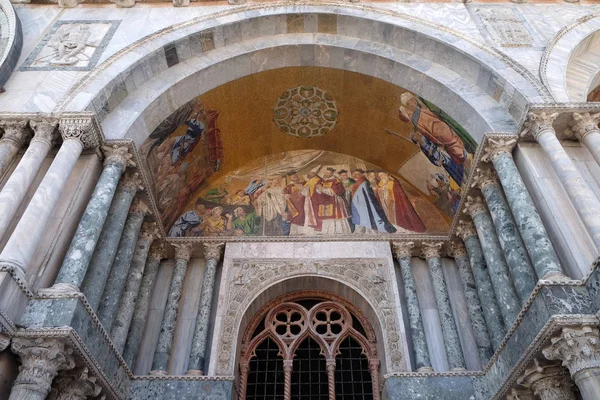 Corpo São Marcos Acolhido Pelos Venezianos Luneta Mosaico Basílica São — Fotografia de Stock