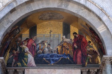 St Mark's vücut Doge ve Venedik hakimler tarafından lunette mozaik San Marco Bazilikası, San Marco Meydanı, Venedik, İtalya, Unesco Dünya Mirası venerated