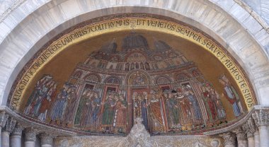 Saint Mark, mozaik San Marco Bazilikası, Venedik, İtalya, Unesco Dünya Mirası cephesinde gövdesini tercümesi