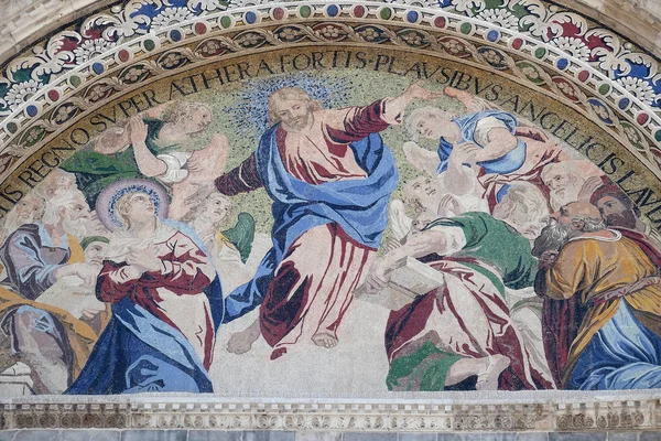Nanebevstoupení Mozaika Horním Pravém Oblouku Průčelí Baziliky Rialto Benátky Itálie — Stock fotografie
