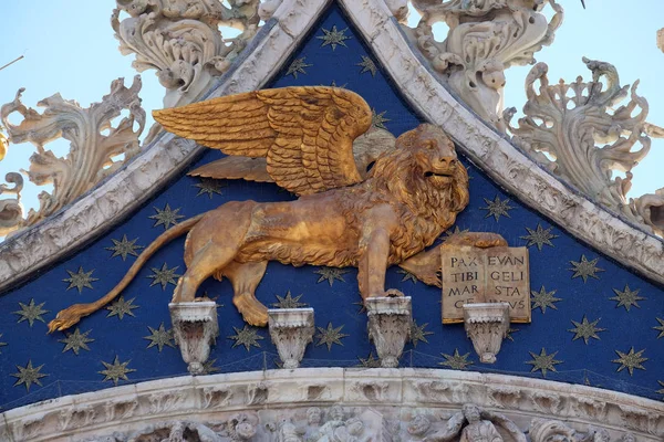 Zlatý Okřídlený Lev Symbol Benátek Baziliky Marka Piazza San Marco — Stock fotografie