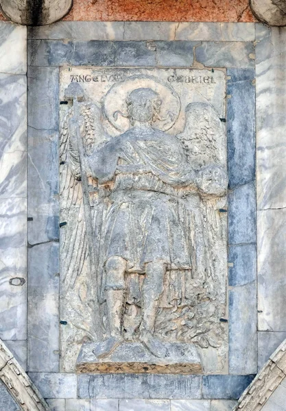 Relief Föreställande Ärkeängeln Gabriel Fasad Detalj Markuskyrkan Markusplatsen Venedig Italien — Stockfoto