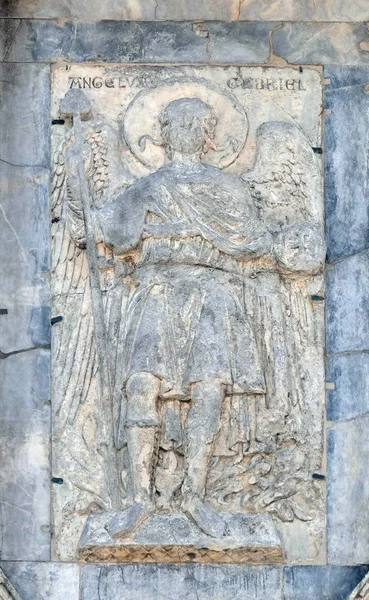 Rilievo Raffigurante Arcangelo Gabriele Dettaglio Della Facciata Della Basilica San — Foto Stock