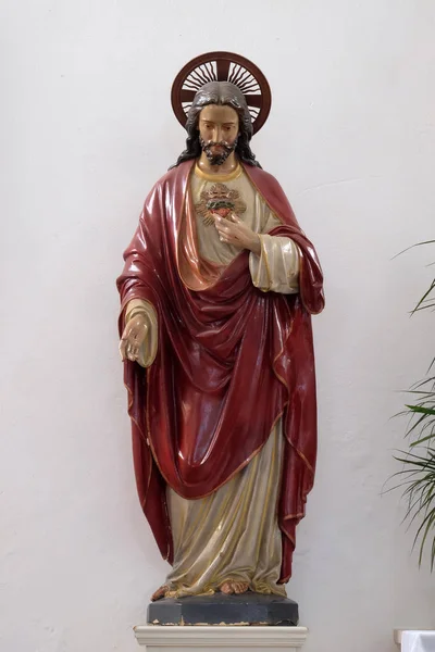 Estatua Del Sagrado Corazón Jesús Iglesia Asunción Virgen María Pokupsko —  Fotos de Stock