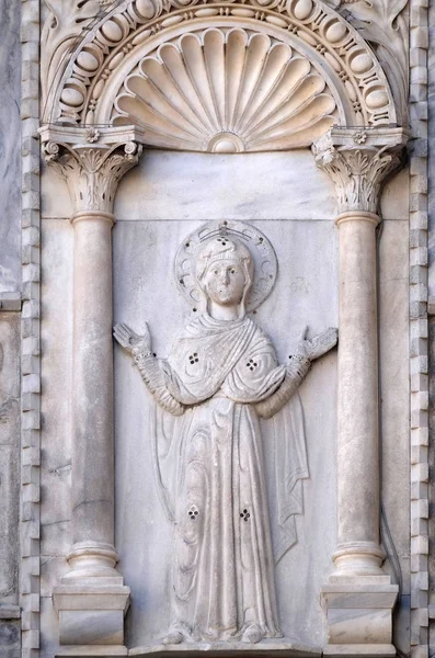 つ発表天使 マルコ寺院 マルコ広場ヴェネツィア イタリア ユネスコ世界遺産の北側間処女と Aedicule — ストック写真