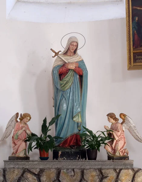 我们的悲伤女神 雕像在圣母玛利亚在 Pokupsko 克罗地亚的假设教会 — 图库照片