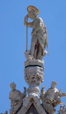 Saint George cinayetin ejderha, mermer heykel, Saint Mark's Bazilikası, San Marco Meydanı, Venedik, İtalya, Unesco Dünya Mirası cephe detay