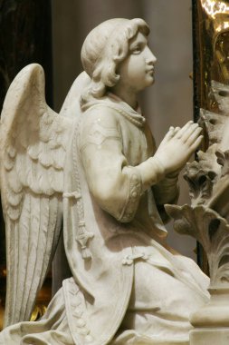 Melek, Meryem Varsayım adanmış Zagreb Katedrali ana sunak üzerinde heykeli