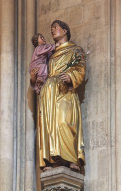 Aziz Anthony Padua holding bebek İsa, Meryem Varsayım adanmış Zagreb Katedrali heykeli