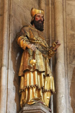 Aaron, Mary varsayım adanmış Zagreb Katedrali heykeli 