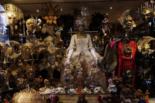 Traditionelle Farbenfrohe Masken Auf Dem Markt Beim Karneval Von Venedig — Stockfoto