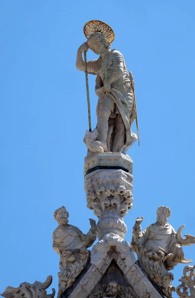 Saint George Zabicie Smoka Marmurowy Posąg Detal Fasada Bazyliki Świętego — Zdjęcie stockowe