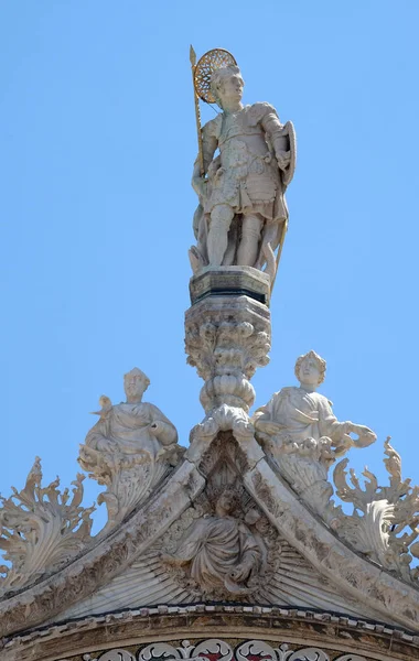 Estátua Santo Detalhe Fachada Basílica São Marcos Praça São Marcos — Fotografia de Stock