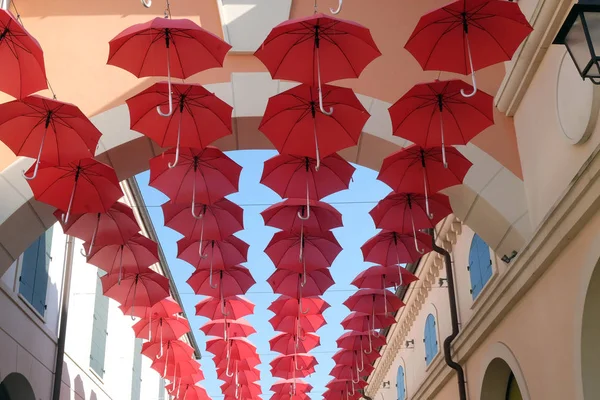 Lots Red Umbrellas Flying Sky City Street Venice Italy — Stock Photo, Image