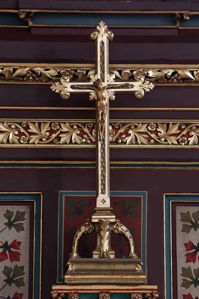 十字架上圣斯蒂芬 拉迪斯劳斯和艾默里克的祭坛在萨格勒布大教堂致力于圣母升天 — 图库照片