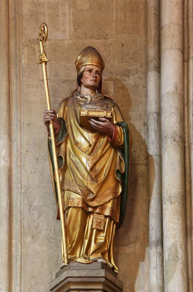 Saint Martin, Mary varsayım adanmış Zagreb Katedrali heykeli 