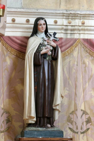 克罗地亚扎卡尼耶圣母升天教堂的圣特蕾莎雕像 — 图库照片