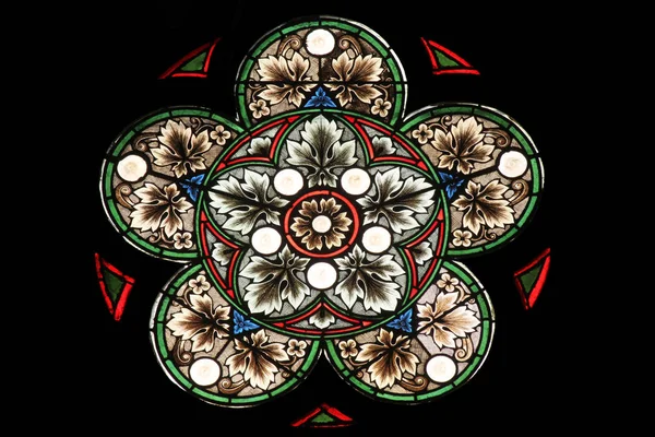 在萨格勒布大教堂的彩绘玻璃致力于玛丽的假设 — 图库照片