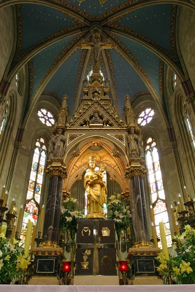 Дева Мария Младенцем Иисусом Статуя Главном Алтаре Загребском Соборе Посвященная — стоковое фото