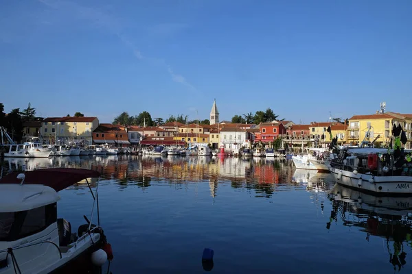 クロアチア イストリア半島の西海岸に位置する小さな牧歌的な町ノヴィグラード — ストック写真