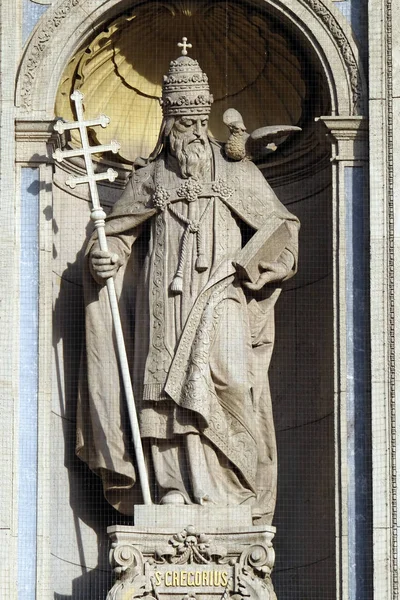 Statua San Gregorio Sulla Facciata Della Basilica Santo Stefano Budapest — Foto Stock