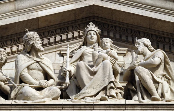 Tympanon Bas Relief Visar Jungfru Maria Och Ungerska Helgon Sankt — Stockfoto