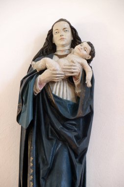 Bebek İsa, kilise ziyaret Sisak, Hırvatistan için Meryem Ana heykeli ile Meryem Ana