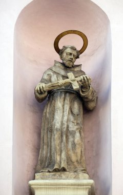 Budapeşte, Macaristan Saint Francis Kilisesi cephesinde Saint Francis heykeli