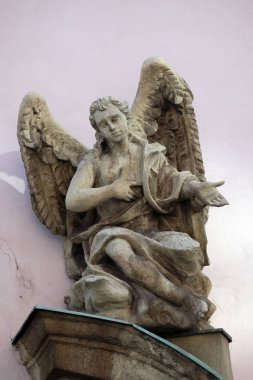 Budapeşte, Macaristan Saint Francis Kilisesi cephesinde melek heykeli