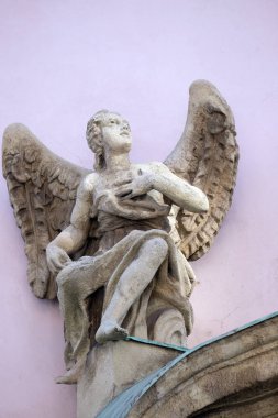 Budapeşte, Macaristan Saint Francis Kilisesi cephesinde melek heykeli