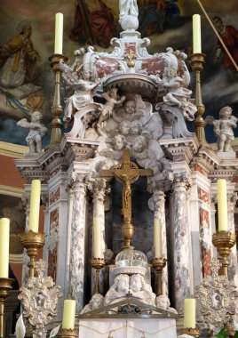 Ayrıntılı ana altar içinde parish Kilisesi St. Pelagius, piskoposluk bölgesi Cittanova, Novigrad, Hırvatistan 1828 Katedrali kadar yapıldı.