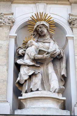 Saint Ann ile Meryem Ana heykeli Budapeşte, Macaristan Saint Anne kilisede cephesinde