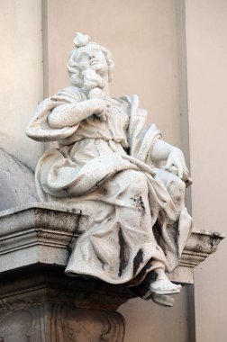 Aşk, Budapeşte, Macaristan Saint Anne kilisede cephesinde heykel sembolü