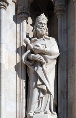 Portal Budapeşte, Macaristan için balıkçı bastion yakınındaki St Matthew Kilisesi, aziz heykeli