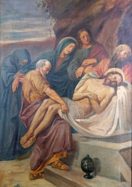 在克罗地亚锡萨克 耶稣被安葬在坟墓里 被熏香覆盖着圣母玛利亚教堂 — 图库照片