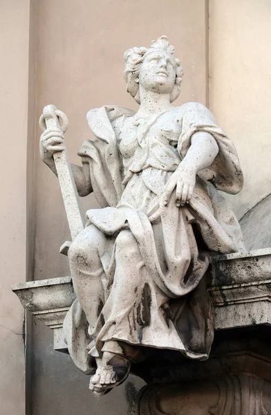 Symbol Der Hoffnung Statue Der Fassade Der Kirche Der Heiligen — Stockfoto