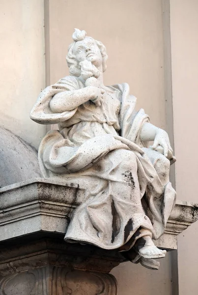 Symbol För Kärlek Staty Fasaden Saint Anne Kyrkan Budapest Ungern — Stockfoto