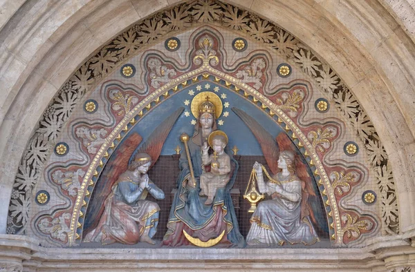 Najświętszej Maryi Panny Dzieciątkiem Jezus Aniołów Posąg Portalu Kościół Mateusza — Zdjęcie stockowe