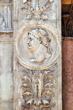 İmparator Titus Effigy Loggia del Consiglio köşesinden. Güzel bir örnek reinassance sanat ve mimari Verona, İtalya