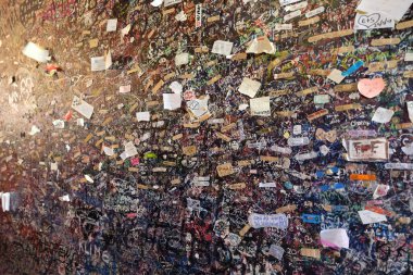 Duvar severler Juliet'in evde Verona, İtalya için gelen iletilerin tam