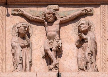 Çarmıha germe, rahatlama cephe olan Saint Anastasia Kilisesi Verona, İtalya