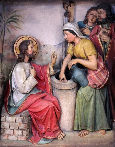 Jesus Och Den Samariska Kvinnan Relief Kyrkan Saint Martin Zagreb — Stockfoto