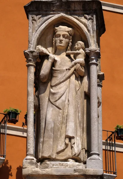 Virgen María Con Niño Jesús Estatua Columna Del Siglo Piazza — Foto de Stock