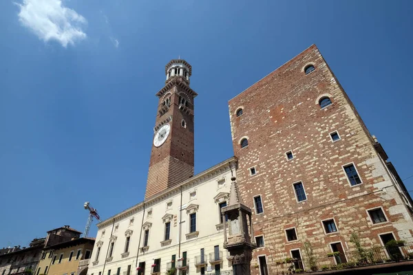 Torre Dei Lamberti Torre Medieval Lamberti Piazza Delle Erbe Património — Fotografia de Stock