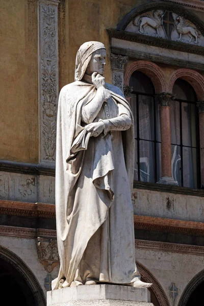 Standbeeld Dante Alighieri Piazza Dei Signori Verona Italië — Stockfoto