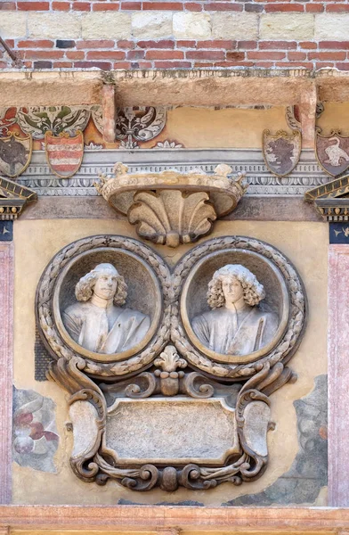 Basowa Ulgę Ścianie Palazzo Ragione Piazza Dei Signori Werona Włochy — Zdjęcie stockowe